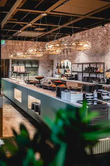 Ståhlberg Keskustorin lounaslinjaston salaattivaihtoehtoja.